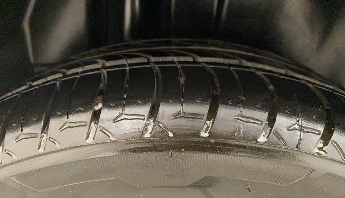 2018 Maruti Ciaz ALPHA  AT 1.5 SHVS PETROL, Petrol, Automatic, 67,760 km, Right Rear Tyre Tread