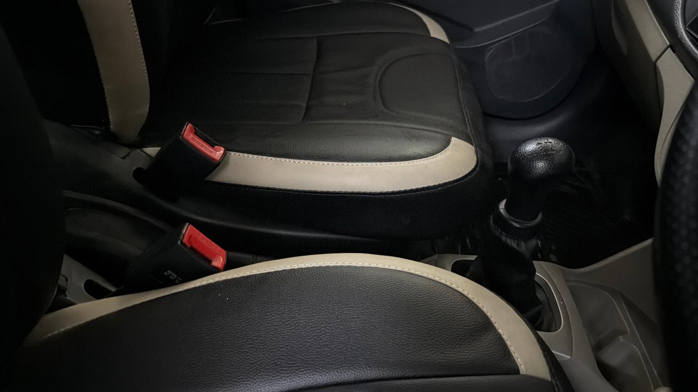 2016 Maruti Alto K10 VXI, Petrol, Manual, 43,958 km, Gear Lever