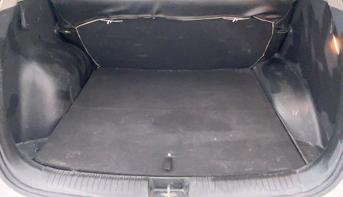 2017 Hyundai Creta 1.6 E + VTVT, Petrol, Manual, 25,212 km, Boot Inside