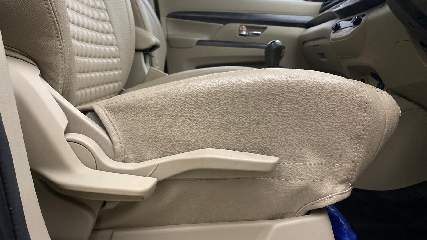 2023 Maruti Ertiga ZXI (O) CNG, CNG, Manual, 45,760 km, Driver Side Adjustment Panel