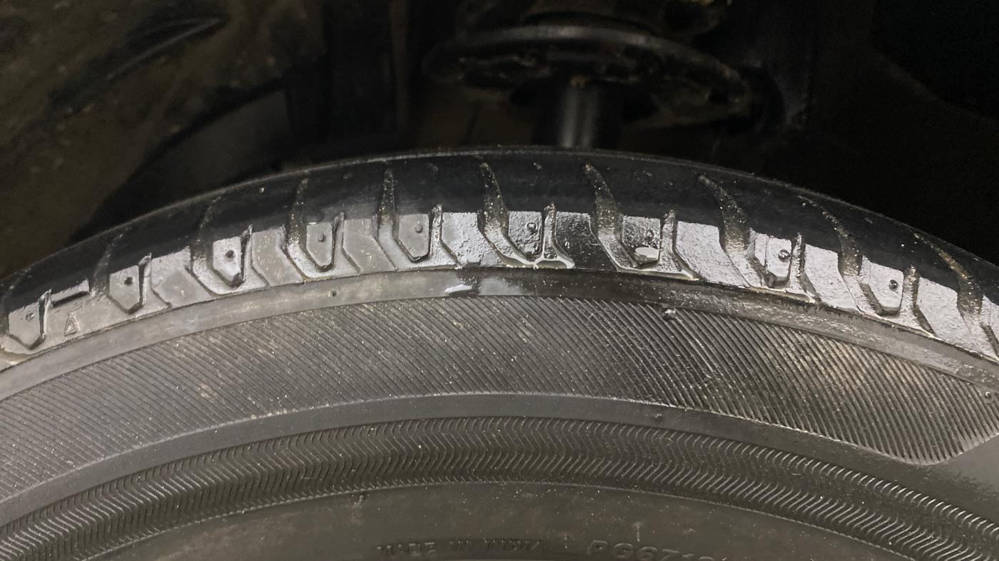 2023 Maruti Ertiga ZXI (O) CNG, CNG, Manual, 45,760 km, Left Front Tyre Tread