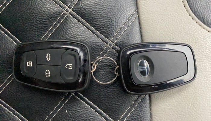 2018 Tata NEXON XZ PLUS PETROL, Petrol, Manual, 47,242 km, Key Close Up