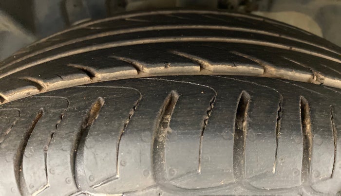 2016 Ford Ecosport 1.5 TITANIUM TI VCT AT, Petrol, Automatic, 62,789 km, Left Front Tyre Tread