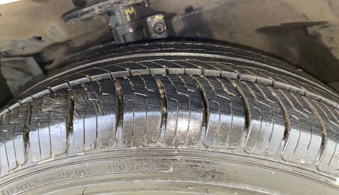 2015 Maruti Ciaz ZXI AT, Petrol, Automatic, 31,251 km, Left Front Tyre Tread