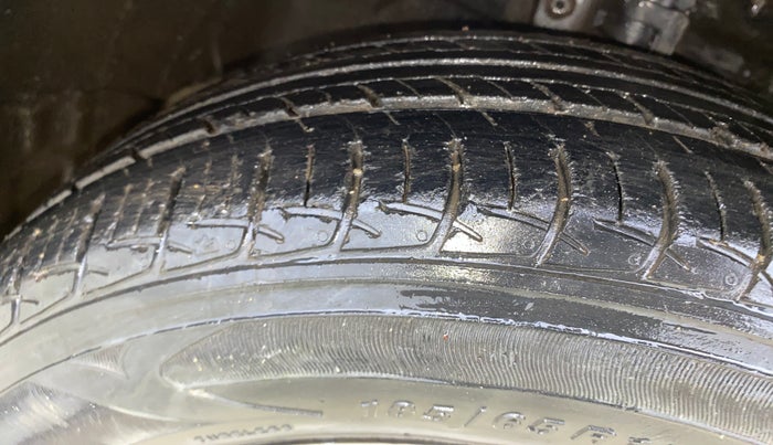 2015 Maruti Ciaz ZXI AT, Petrol, Automatic, 31,251 km, Right Front Tyre Tread