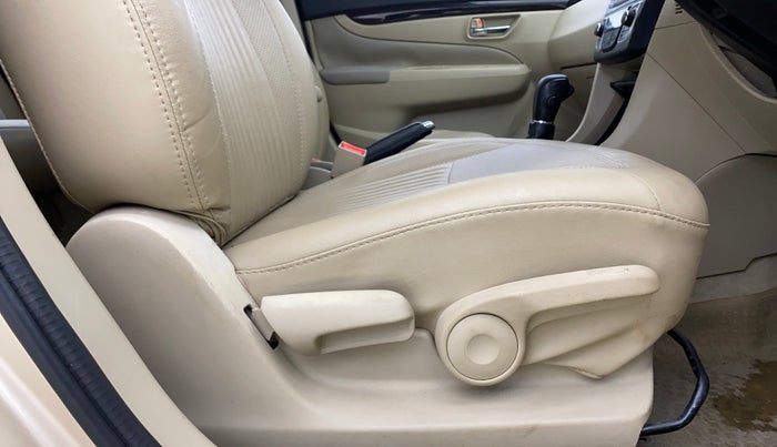 2015 Maruti Ciaz ZXI AT, Petrol, Automatic, 31,251 km, Driver Side Adjustment Panel