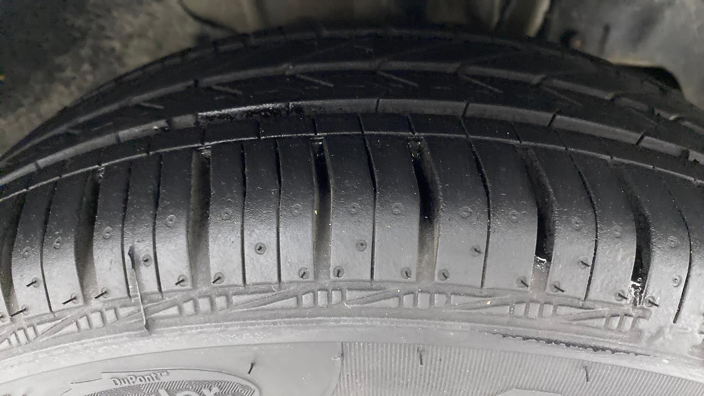 2017 Tata Tiago XZA 1.2 REVOTRON, Petrol, Automatic, 43,262 km, Right Front Tyre Tread