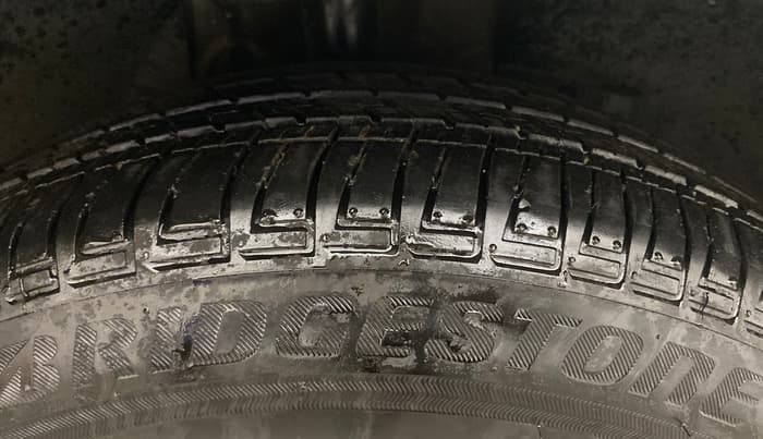 2021 Mahindra XUV500 W7 AT, Diesel, Automatic, 1,25,597 km, Right Front Tyre Tread