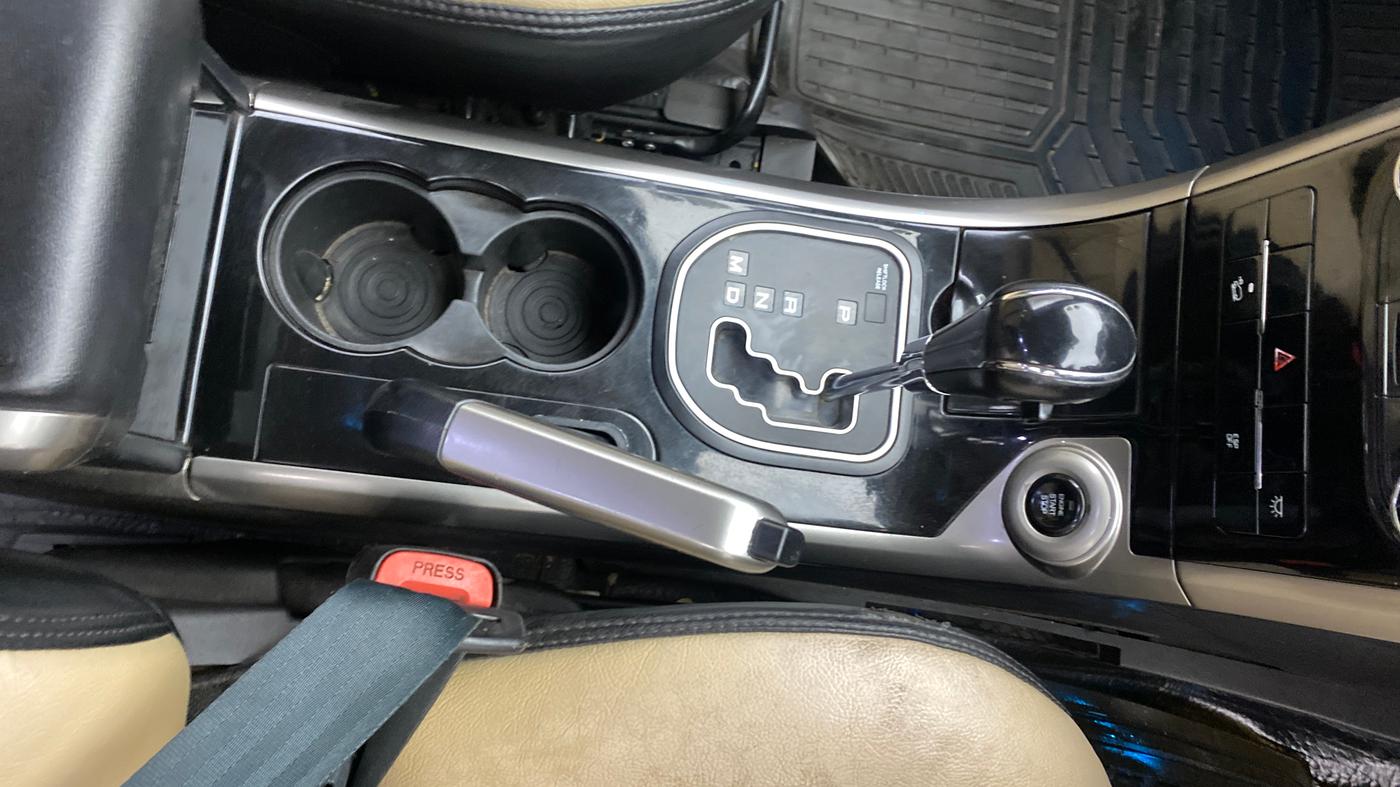 2021 Mahindra XUV500 W7 AT, Diesel, Automatic, 1,25,597 km, Gear Lever