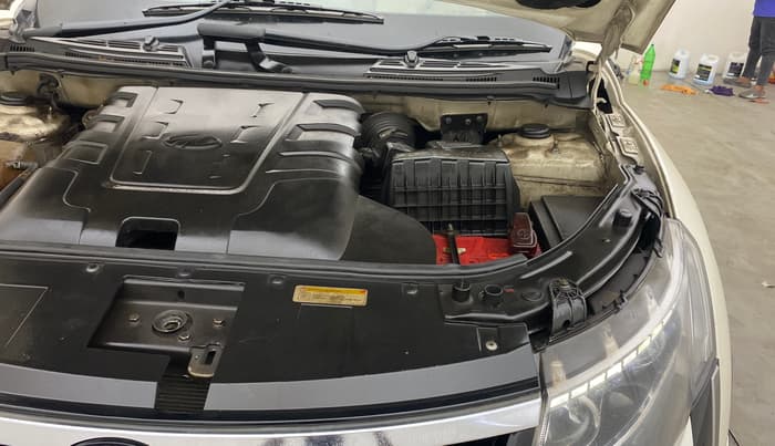 2021 Mahindra XUV500 W7 AT, Diesel, Automatic, 1,25,597 km, Engine View - Left