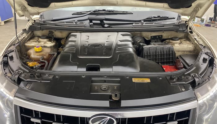 2021 Mahindra XUV500 W7 AT, Diesel, Automatic, 1,25,597 km, Engine View