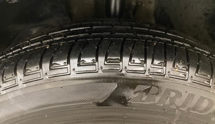 2021 Mahindra XUV500 W7 AT, Diesel, Automatic, 1,25,597 km, Left Front Tyre Tread