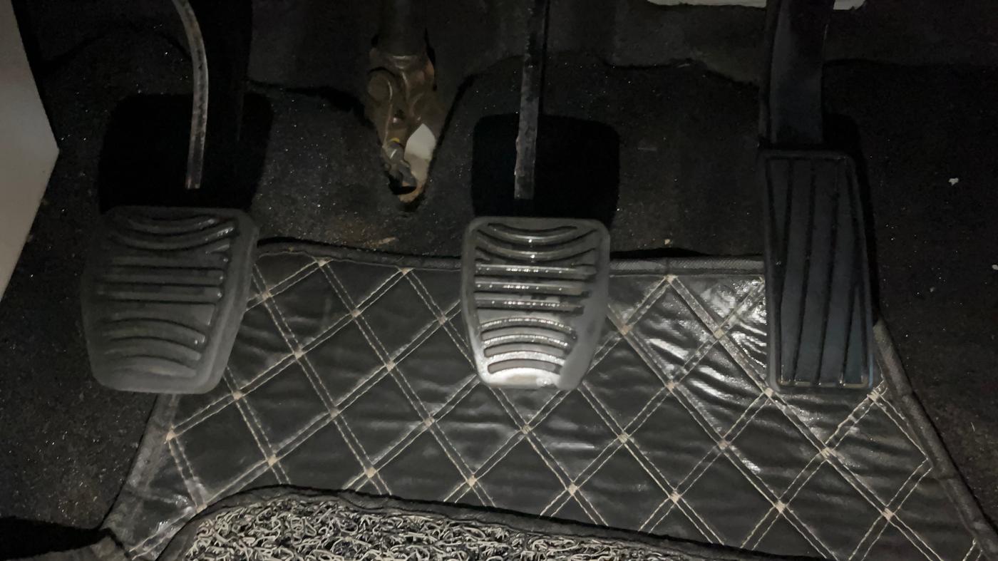 2020 Mahindra XUV300 W4 1.2 PETROL, Petrol, Manual, 76,769 km, Pedals