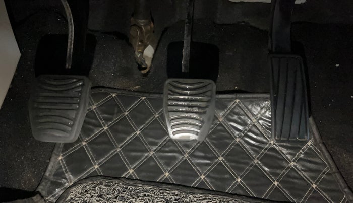 2020 Mahindra XUV300 W4 1.2 PETROL, Petrol, Manual, 76,769 km, Pedals