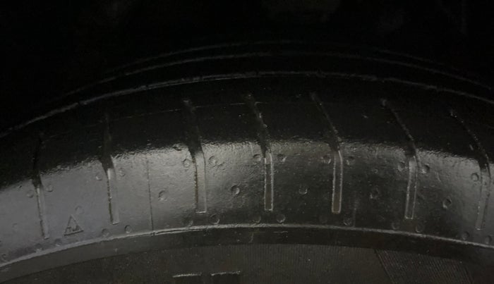 2020 Mahindra XUV300 W4 1.2 PETROL, Petrol, Manual, 76,769 km, Left Front Tyre Tread