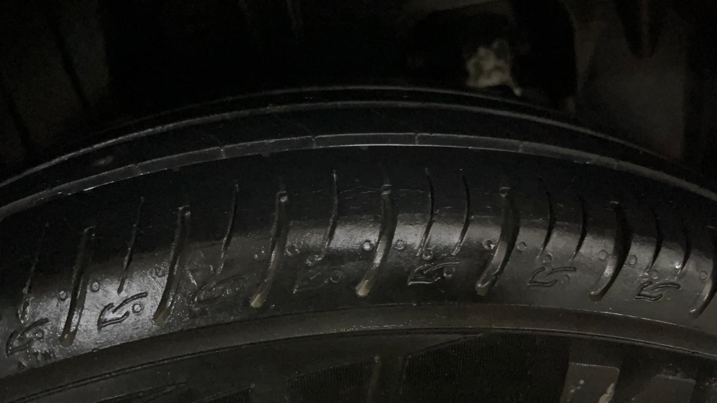 2020 Mahindra XUV300 W4 1.2 PETROL, Petrol, Manual, 76,769 km, Right Rear Tyre Tread