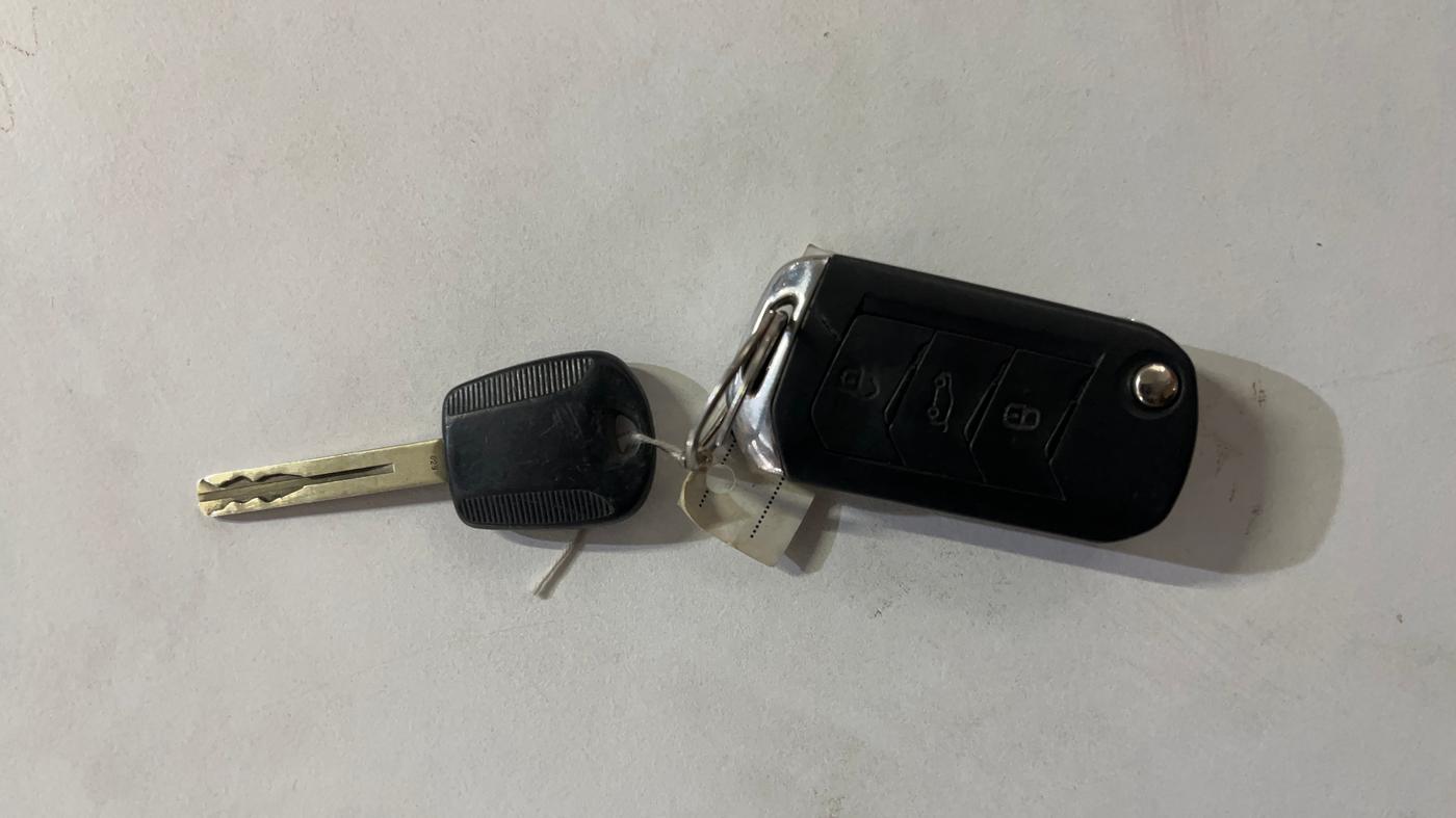 2020 Mahindra XUV300 W4 1.2 PETROL, Petrol, Manual, 76,769 km, Key Close Up