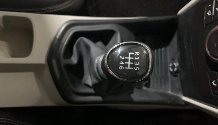 2020 Mahindra XUV300 W4 1.2 PETROL, Petrol, Manual, 76,769 km, Gear Lever