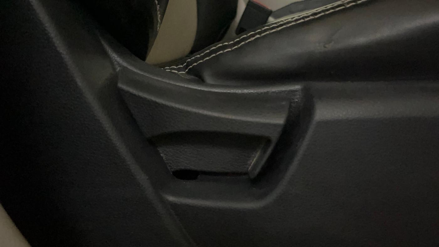 2020 Mahindra XUV300 W4 1.2 PETROL, Petrol, Manual, 76,769 km, Driver Side Adjustment Panel