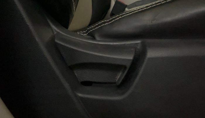 2020 Mahindra XUV300 W4 1.2 PETROL, Petrol, Manual, 76,769 km, Driver Side Adjustment Panel