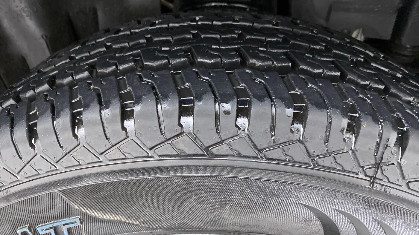 2021 Mahindra Thar LX PETROL AT 4WD, Petrol, Automatic, 1,449 km, Right Front Tyre Tread