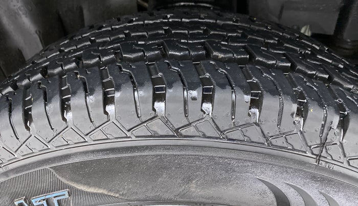 2021 Mahindra Thar LX PETROL AT 4WD, Petrol, Automatic, 1,449 km, Right Front Tyre Tread