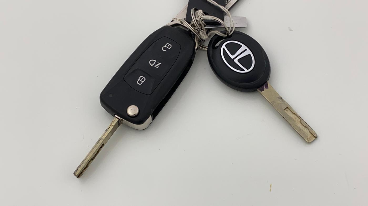 2022 Tata ALTROZ XE PLUS PETROL, Petrol, Manual, 18,415 km, Key Close Up