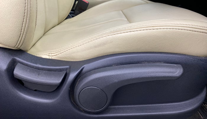 2015 Hyundai Elite i20 ASTA 1.2 (O), Petrol, Manual, 51,490 km, Driver Side Adjustment Panel