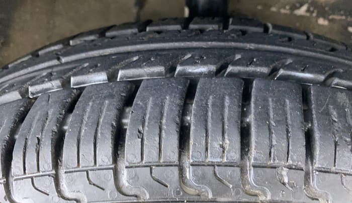 2011 Maruti Ritz LXI, Petrol, Manual, 85,273 km, Right Front Tyre Tread