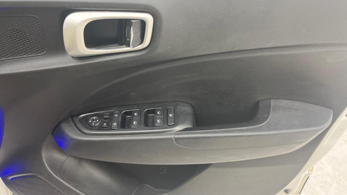 2021 Hyundai VENUE SX 1.0 TURBO IMT, Petrol, Manual, 81,086 km, Driver Side Door Panels Control