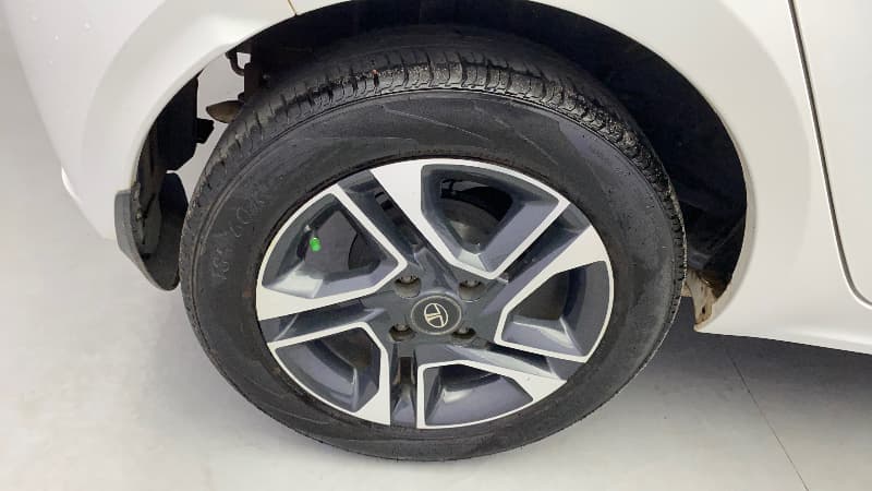 2020 Tata Tiago XZ PLUS PETROL, Petrol, Manual, 46,235 km, Right Rear Wheel