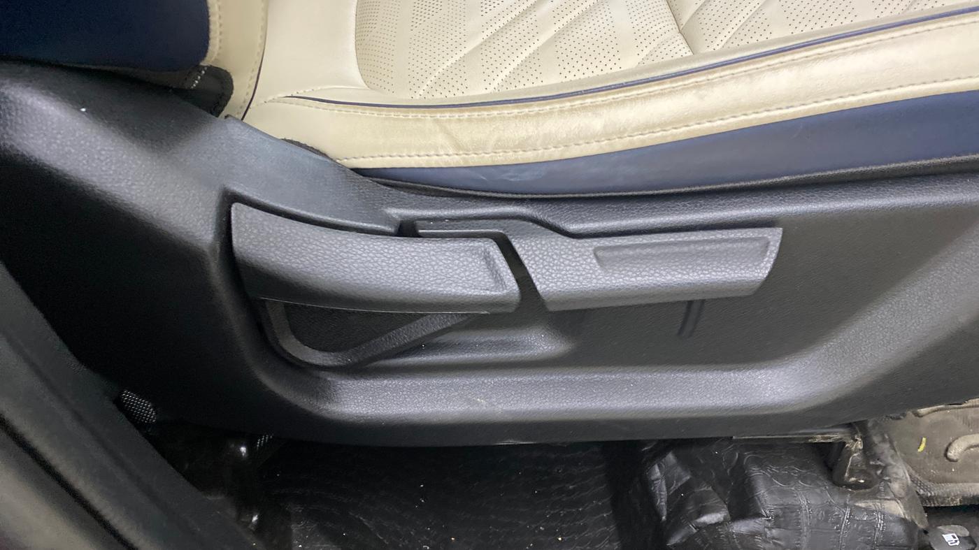 2023 KIA CARENS LUXURY PLUS 1.5 DIESEL 7 STR, Diesel, Manual, 6,575 km, Driver Side Adjustment Panel