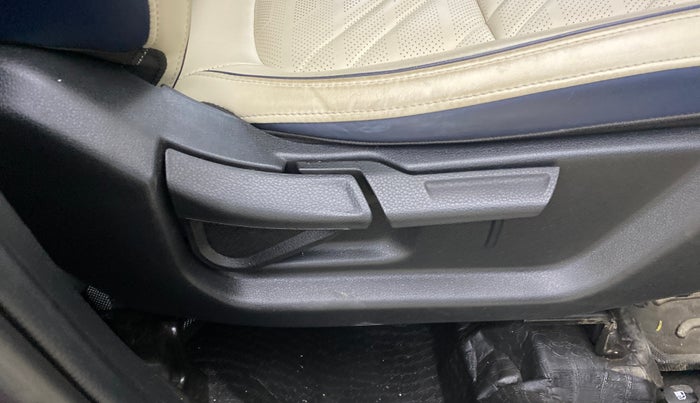 2023 KIA CARENS LUXURY PLUS 1.5 DIESEL 7 STR, Diesel, Manual, 6,575 km, Driver Side Adjustment Panel