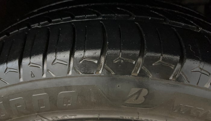 2016 Honda City 1.5L I-VTEC VX (O) MT, Petrol, Manual, 85,883 km, Right Front Tyre Tread