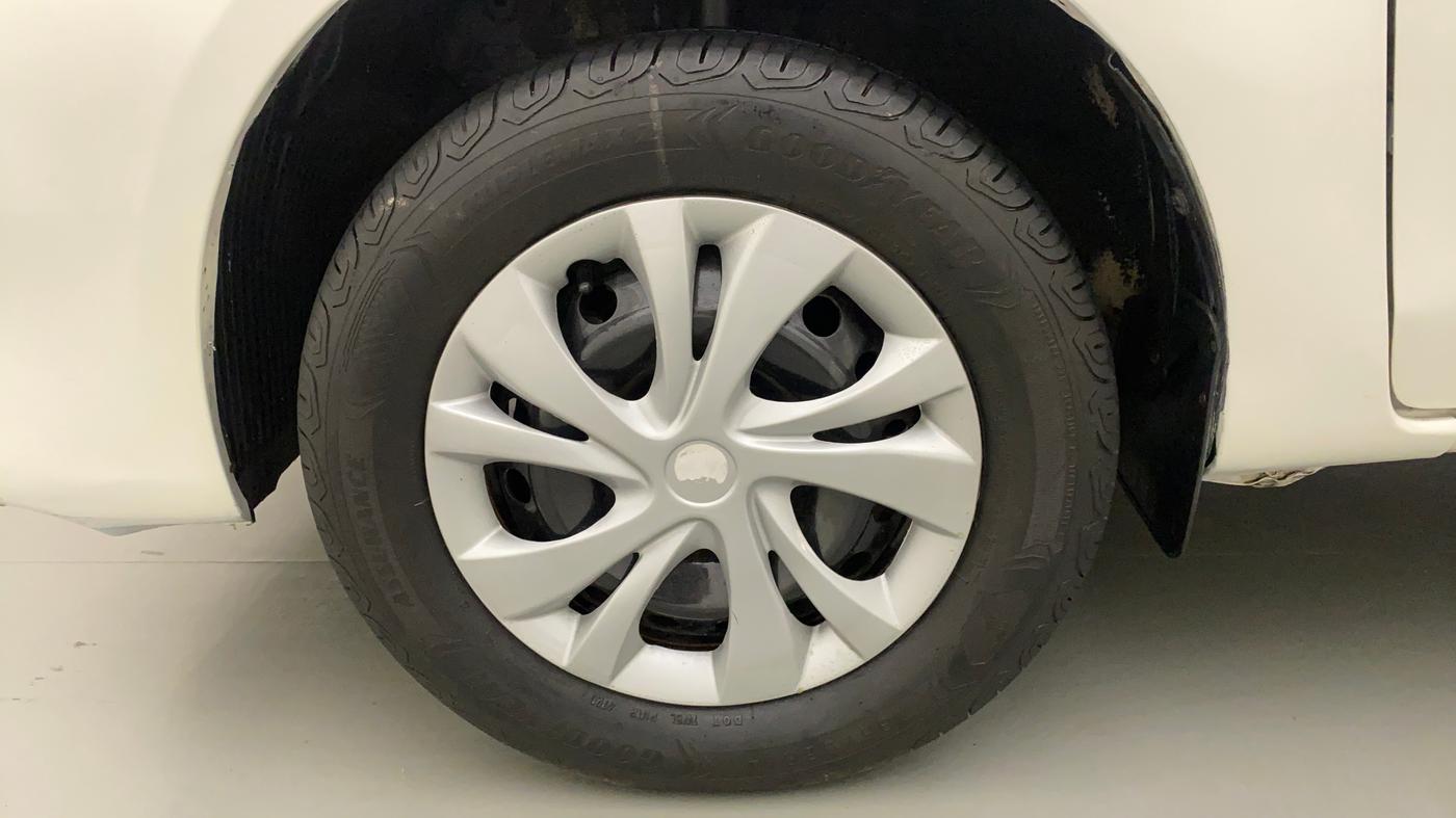 2011 Toyota Etios Liva G, Petrol, Manual, 79,645 km, Left Front Wheel