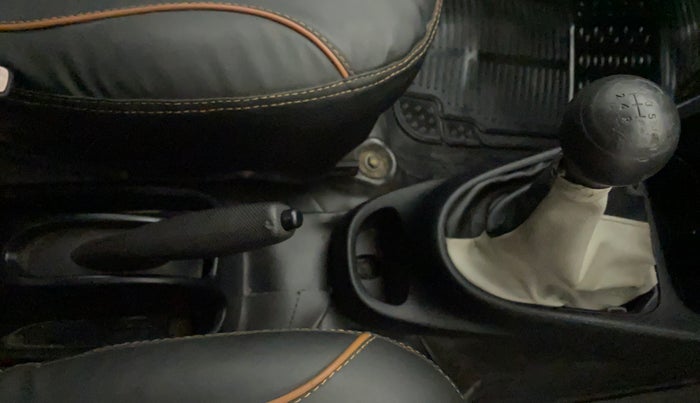 2011 Toyota Etios Liva G, Petrol, Manual, 79,645 km, Gear Lever