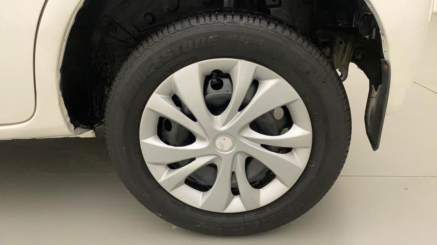 2011 Toyota Etios Liva G, Petrol, Manual, 79,645 km, Left Rear Wheel