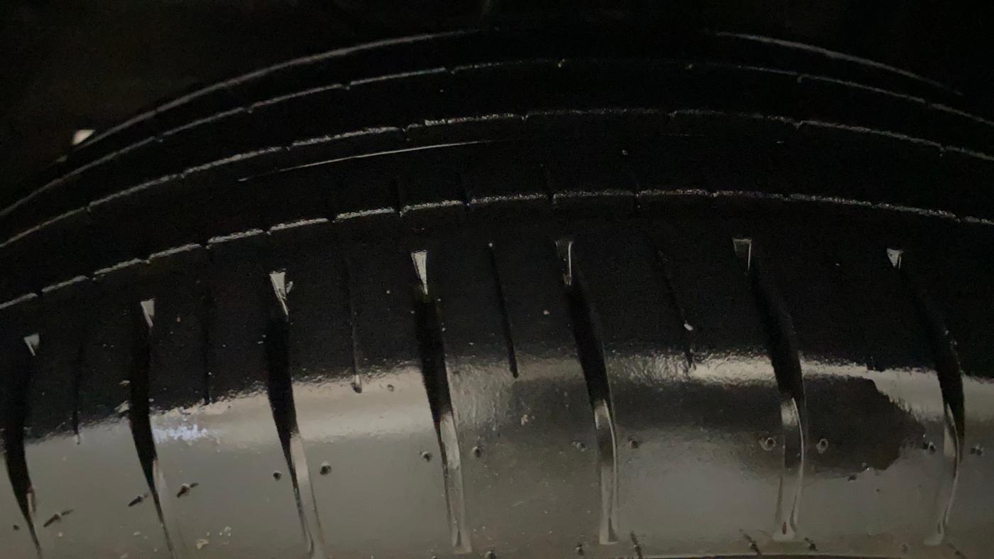 2015 Maruti Baleno DELTA PETROL 1.2, Petrol, Manual, 77,913 km, Left Front Tyre Tread