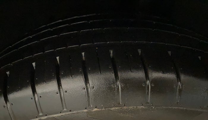 2015 Maruti Baleno DELTA PETROL 1.2, Petrol, Manual, 77,849 km, Left Rear Tyre Tread