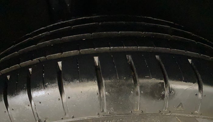 2015 Maruti Baleno DELTA PETROL 1.2, Petrol, Manual, 77,849 km, Right Rear Tyre Tread