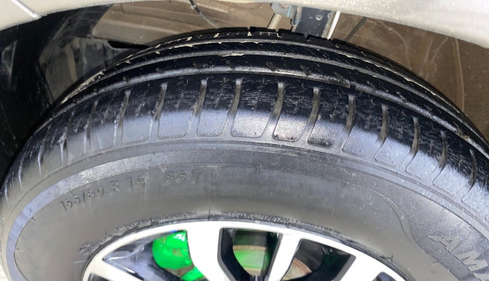 2021 Maruti Swift VXI, Petrol, Manual, 21,112 km, Left Front Tyre Tread