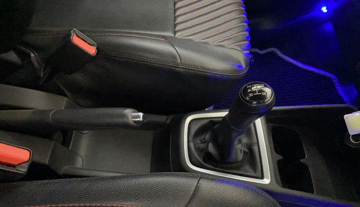 2021 Maruti Swift VXI, Petrol, Manual, 21,112 km, Gear Lever