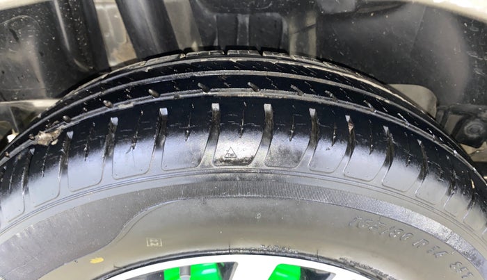 2021 Maruti Swift VXI, Petrol, Manual, 21,112 km, Right Rear Tyre Tread
