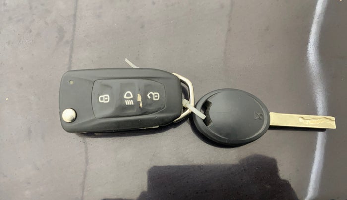 2022 Tata Tiago XZ PLUS CNG, CNG, Manual, 82,130 km, Key Close Up