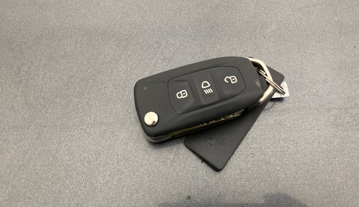 2022 Tata TIAGO NRG XT MT, Petrol, Manual, 3,954 km, Key Close Up