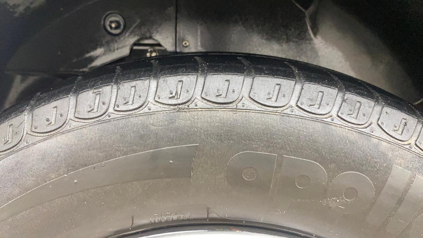 2020 Mahindra XUV500 W7, Diesel, Manual, 79,758 km, Right Rear Tyre Tread