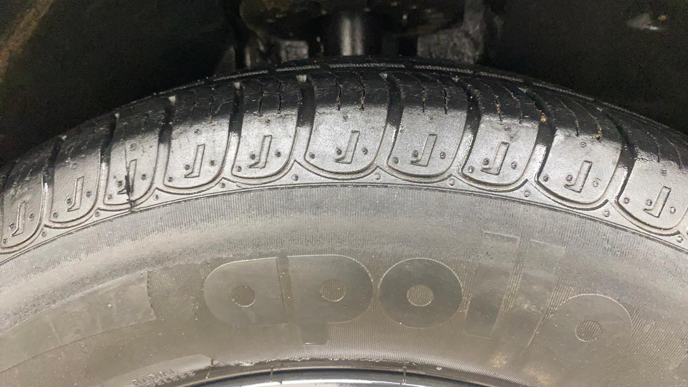2020 Mahindra XUV500 W7, Diesel, Manual, 79,758 km, Right Front Tyre Tread
