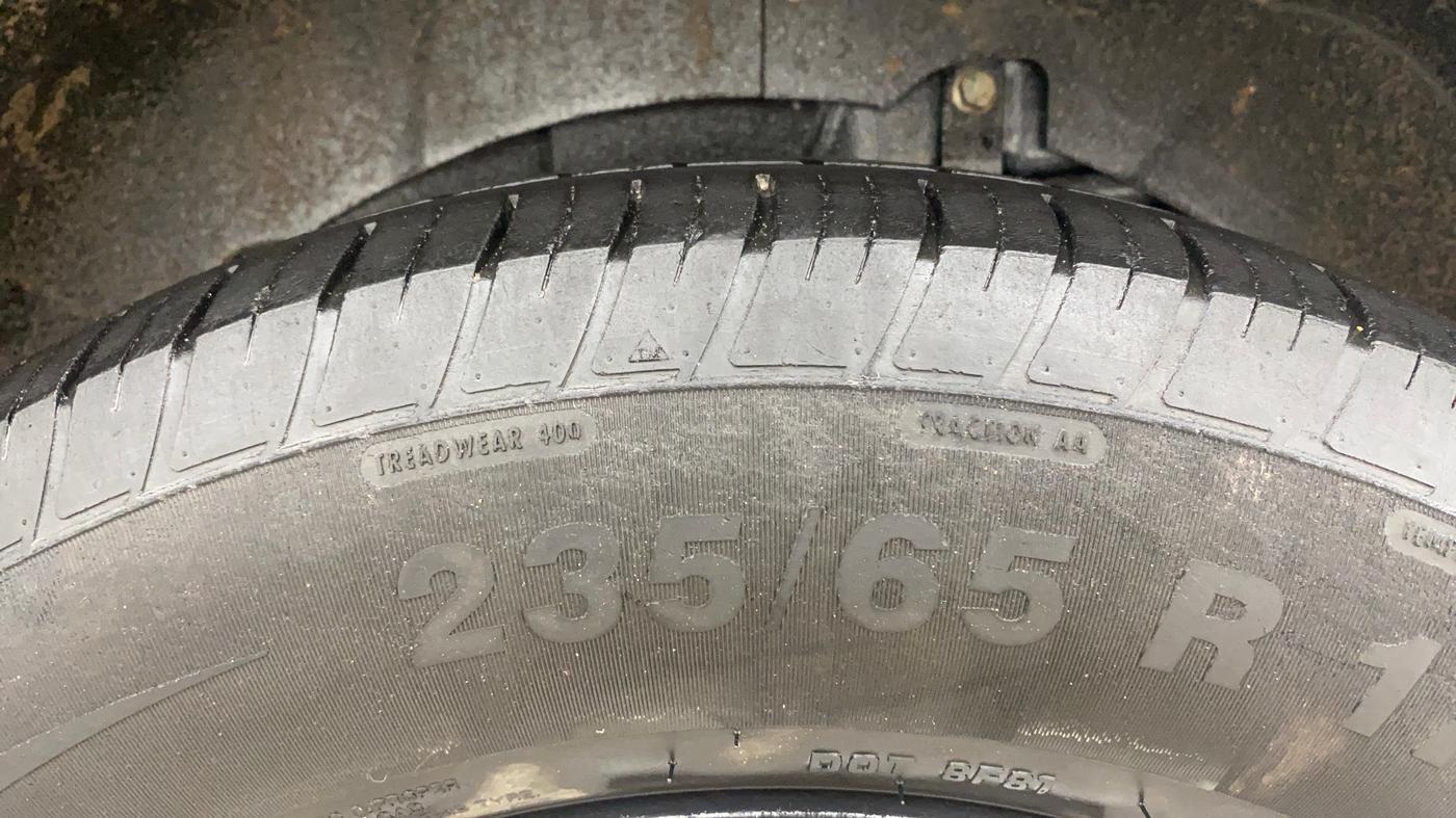 2020 Mahindra XUV500 W7, Diesel, Manual, 79,758 km, Left Rear Tyre Tread