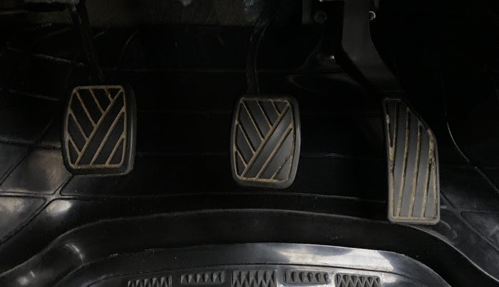 2020 Maruti Vitara Brezza LXI, Petrol, Manual, 25,776 km, Pedals