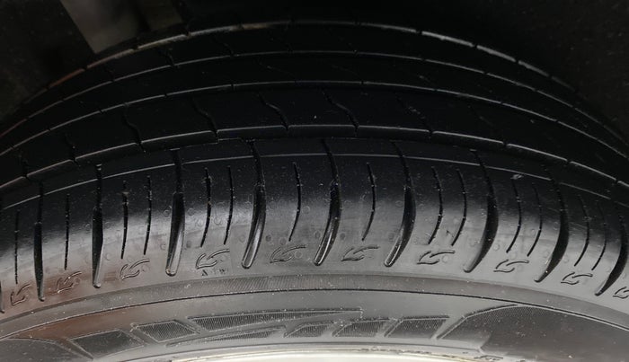 2020 Maruti Vitara Brezza LXI, Petrol, Manual, 25,776 km, Right Rear Tyre Tread